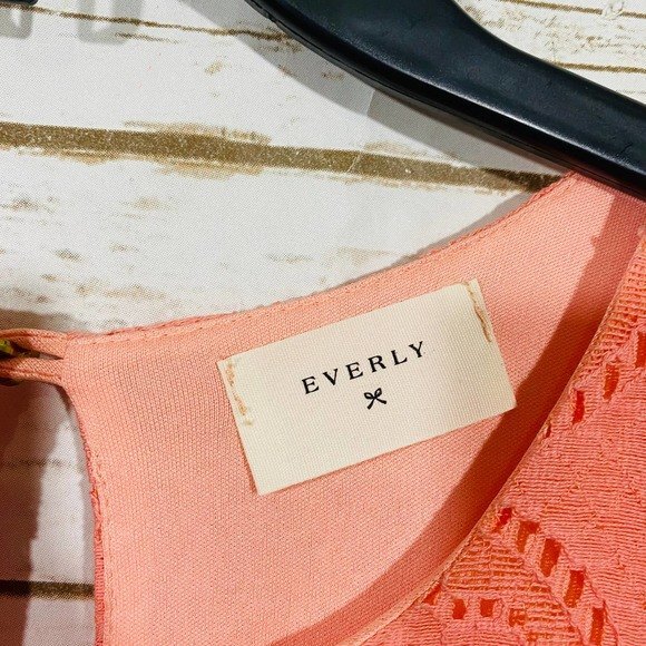EVERLY Anthropologie Coral Floral Crochet Embroidered Mini Dress Size M - Picture 4 of 8